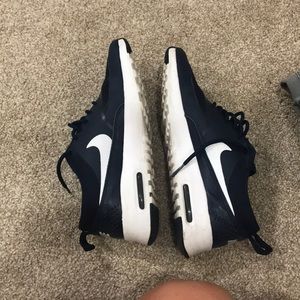 Used blue Nike Air Thea’s size 6.5.